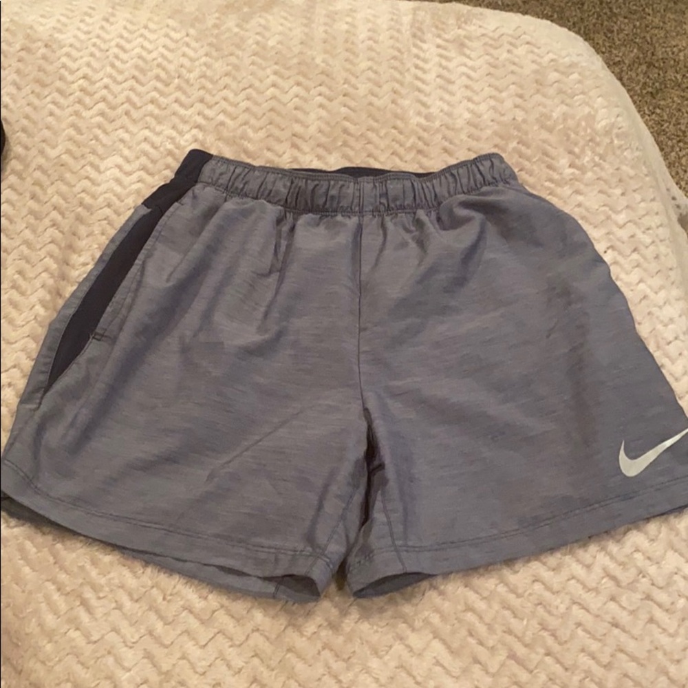 Nike 5 inch running shorts with liner